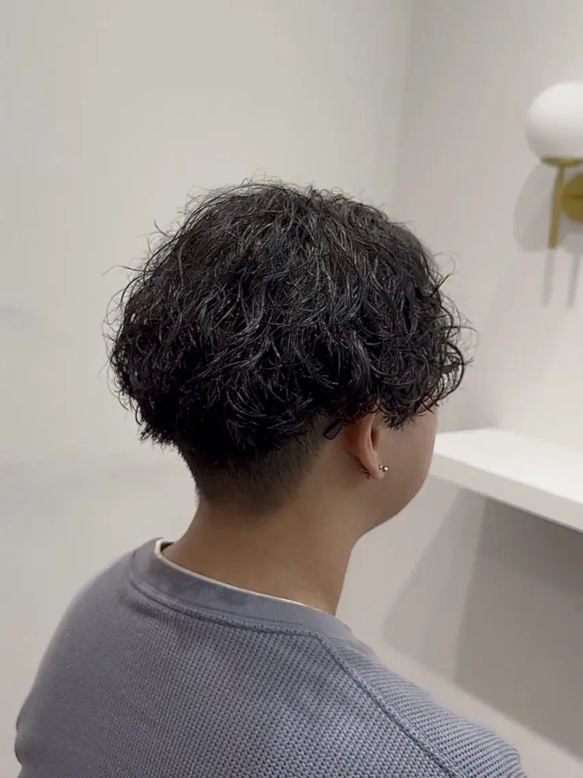 パーマ メンズ カット ヘッドスパ メンズパーマ特化 秋本晴紀のヘアスタイル