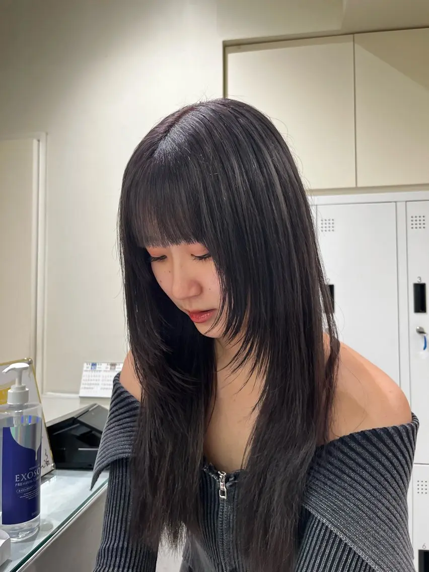 ロング カラー ラベンダーカラー ラベンダーグレー 顔まわりレイヤー レイヤーカット レイヤーカット/ブラ ウンカラー/河野凜のヘアスタイル