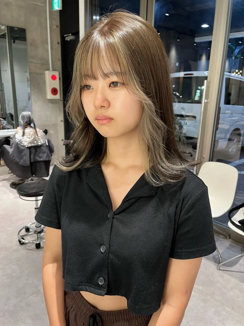 ロング カラー ミストバング ベージュカラー  フェイスフレーミング オリーブベージュ ホワイトベージュ iLi 《イリ》のヘアスタイル