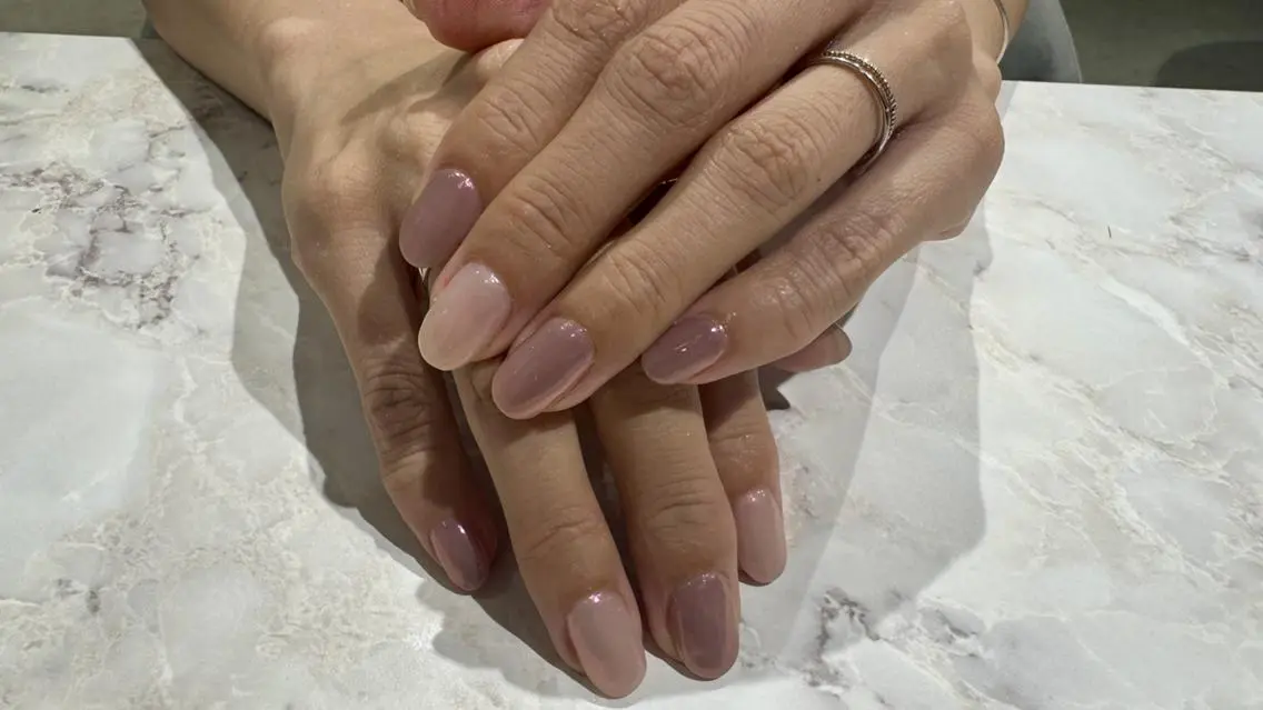 ネイル オーロラネイル ミラーネイル SalonLinda Marikoのネイルデザイン
