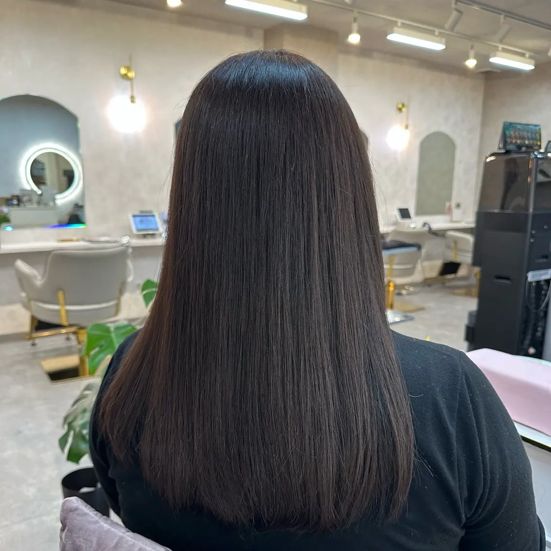 ピンピンなストレートになりたくない方に❣️ 縮毛矯正+髪質改善+カット カット無しの場合は-¥4,070 メンズにも❗️の写真