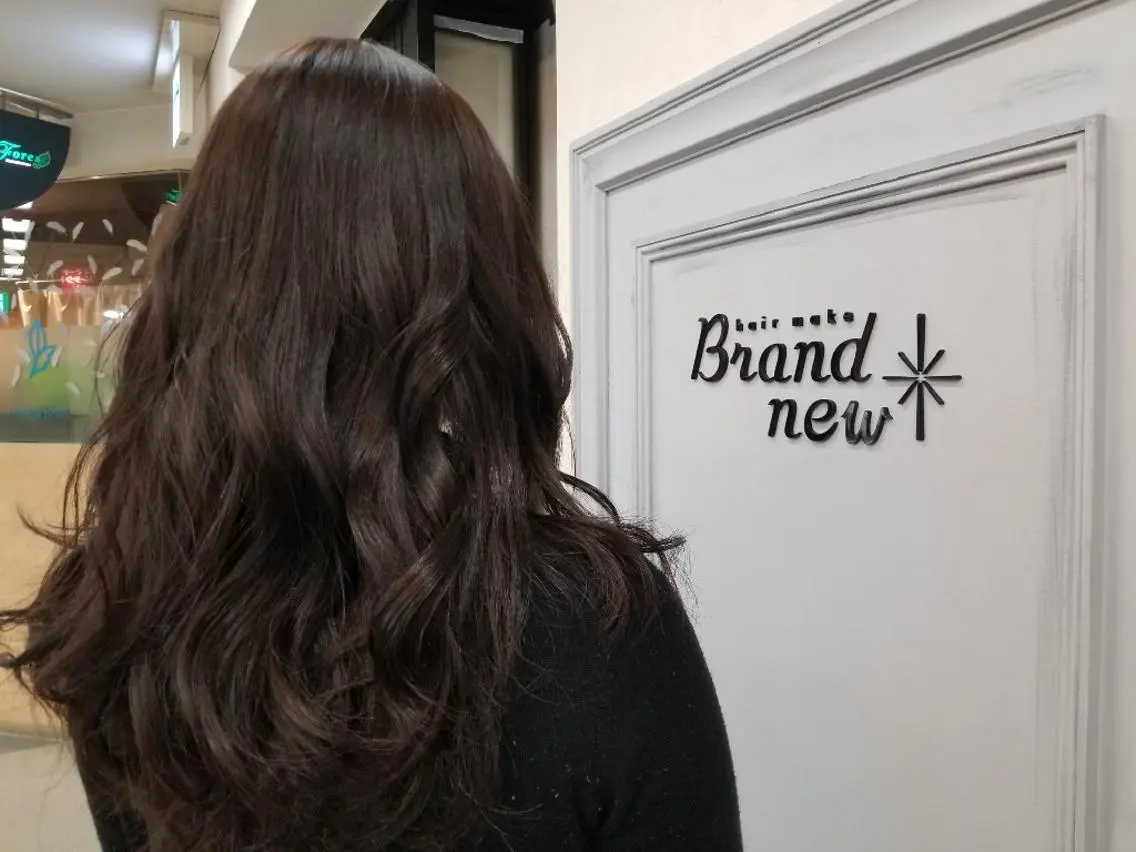 セミロング カラー ブラウンカラー カット ヘアカラー トリートメント SAKURA (サクラ)のヘアスタイル
