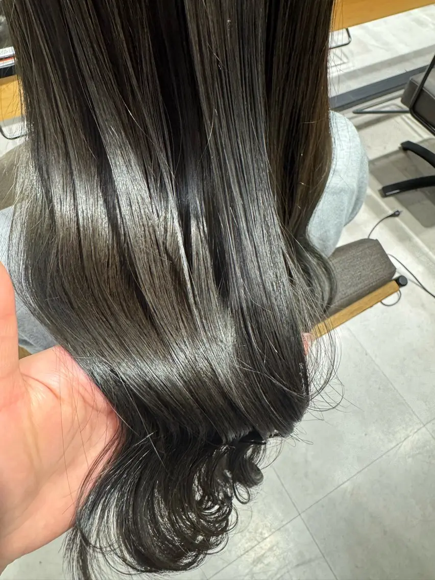 ロング カラー 透明感カラー グレージュ miyu .のヘアスタイル