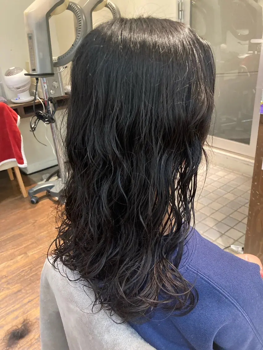 ロング パーマ ロング カット パーマ 西山 菜己星のヘアスタイル