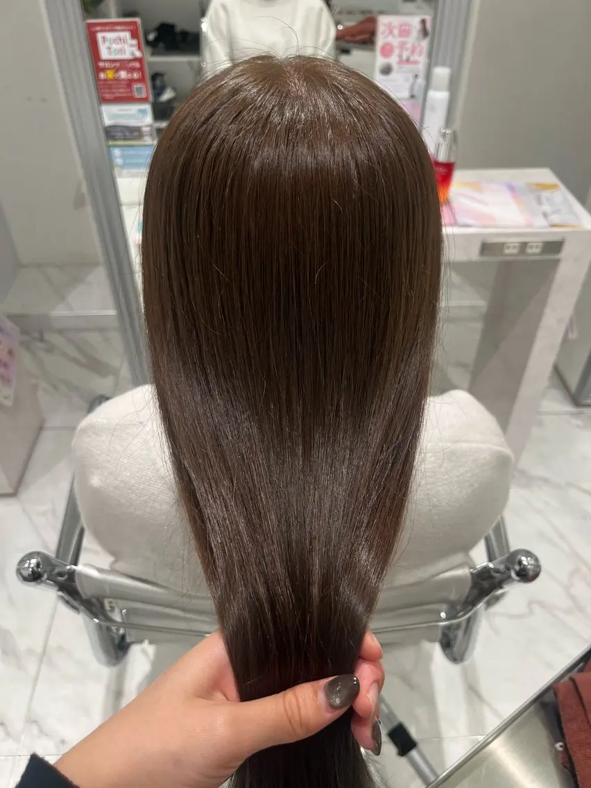 ロング カラー ベージュカラー オリーブベージュ トリートメント 橋本 七海のヘアスタイル