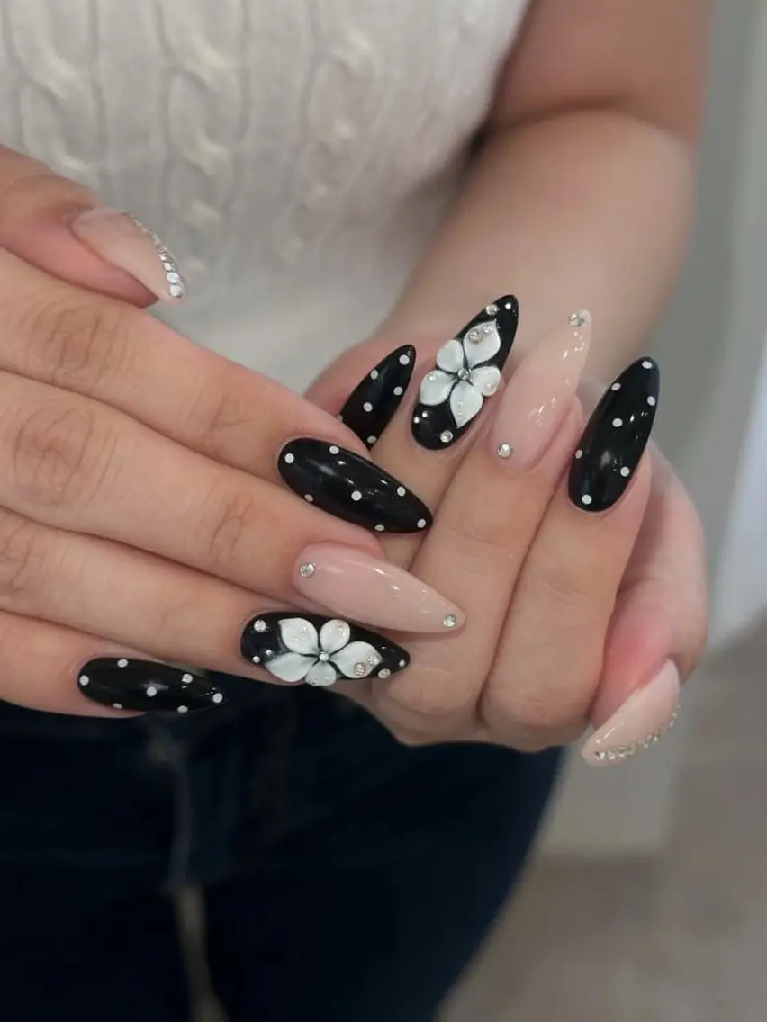 ネイル チークネイル ドット フットネイル フレンチネイル グラデーション Nihonthy Nail 新宿のネイルデザイン