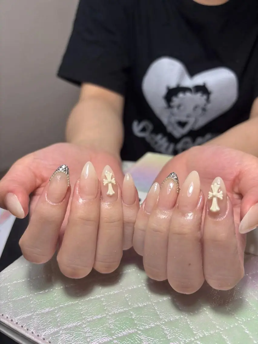 ネイル チークネイル ドット フットネイル フレンチネイル グラデーション ハンドネイル フットネイル ハンドケア HANA 川越東口ネイルサロンのネイルデザイン