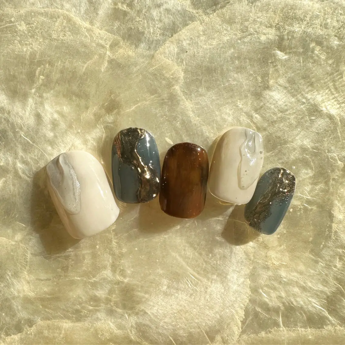 ネイル べっ甲ネイル クリアネイル 氷ネイル・うるうるネイル 韓国ネイル ミラーネイル 🪞KAPE NAIL 🪞のネイルデザイン