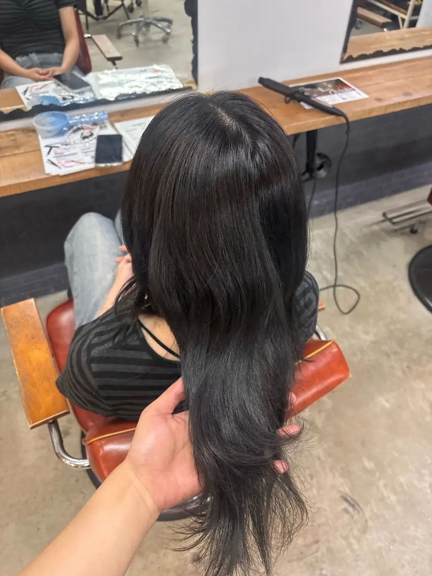 ロング カラー 透明感カラー ダークグレー ダークグレージュ グレージュ ヘアカラー loty すずな/透明感カラーのヘアスタイル
