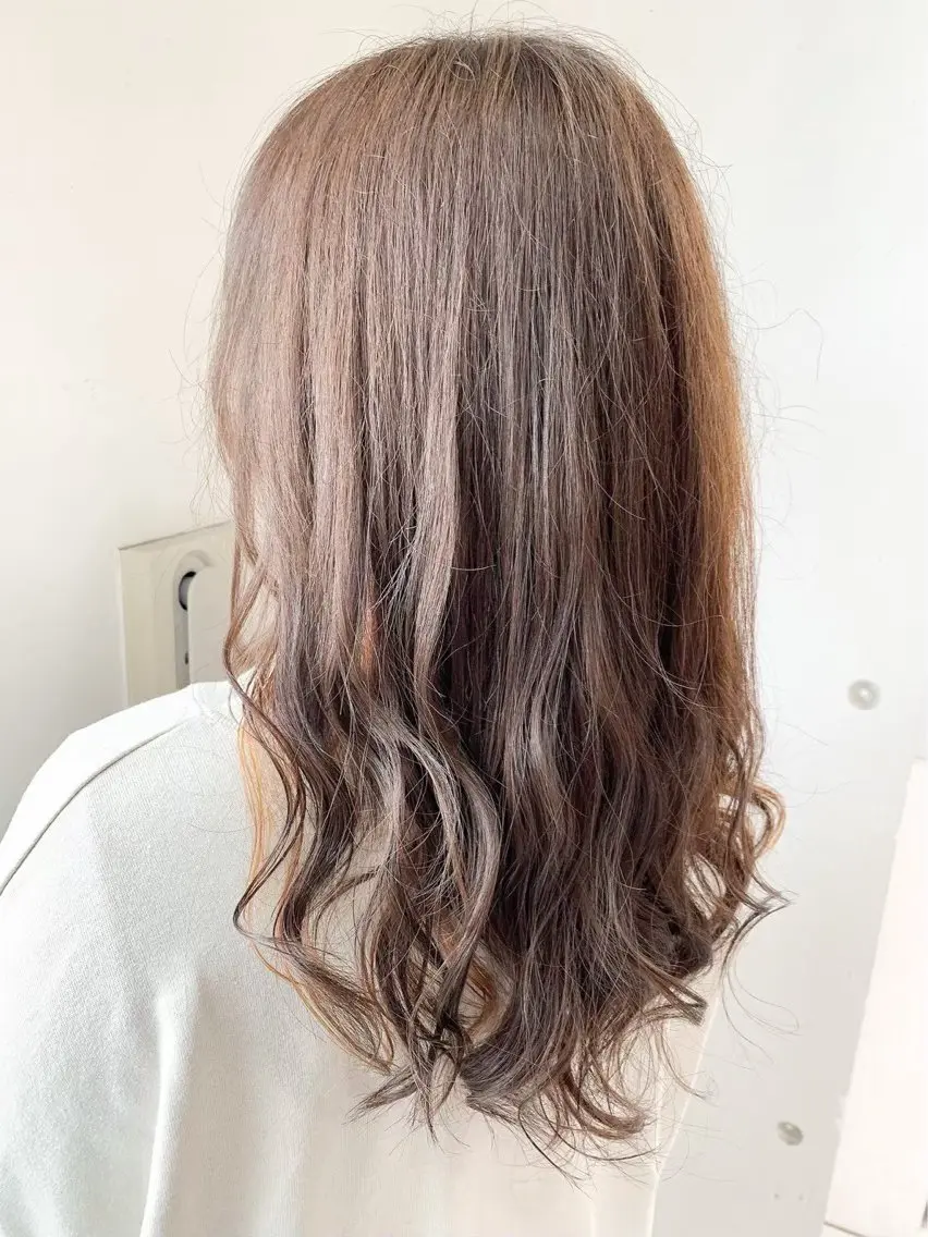 セミロング カラー カット ヘアカラー 🫧透明感 ×艶🫧 吉田 陽菜のヘアスタイル