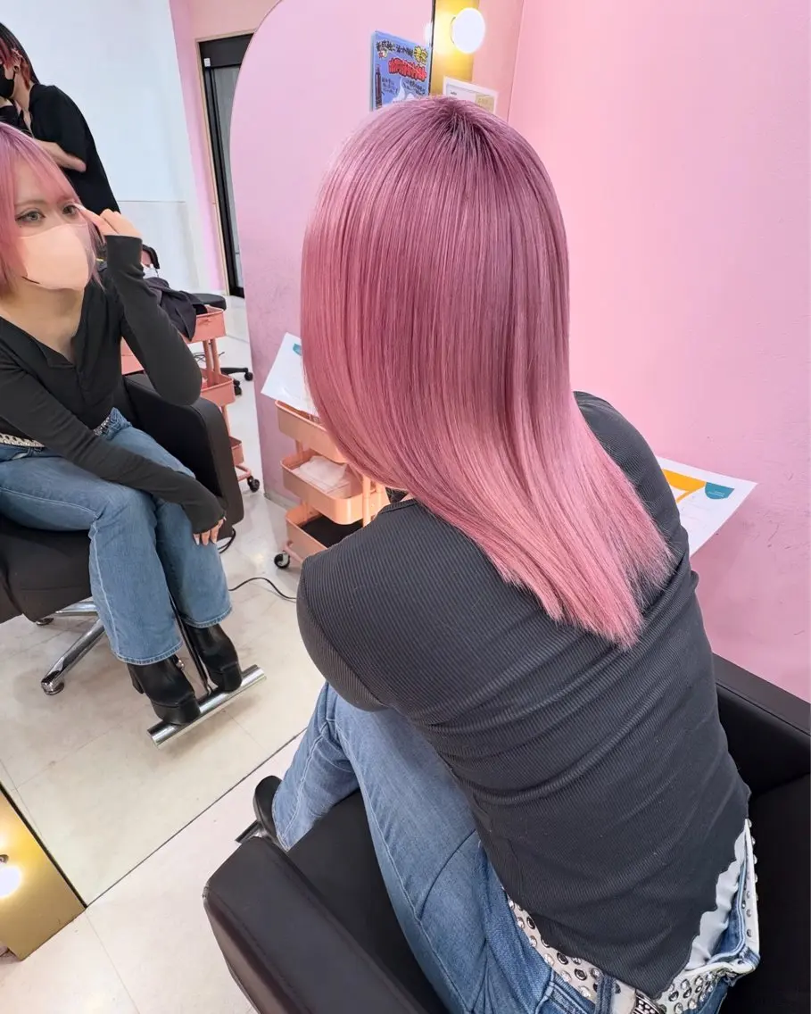 ミディアム カラー アッシュ アッシュグレー ベージュカラー ブリーチ ブロンド 【ときめき屋さん🎀 ハイトーン大和🎀】のヘアスタイル