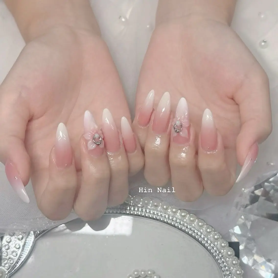ネイル チークネイル ドット フットネイル フレンチネイル グラデーション ハンドネイル HIN NAILのネイルデザイン
