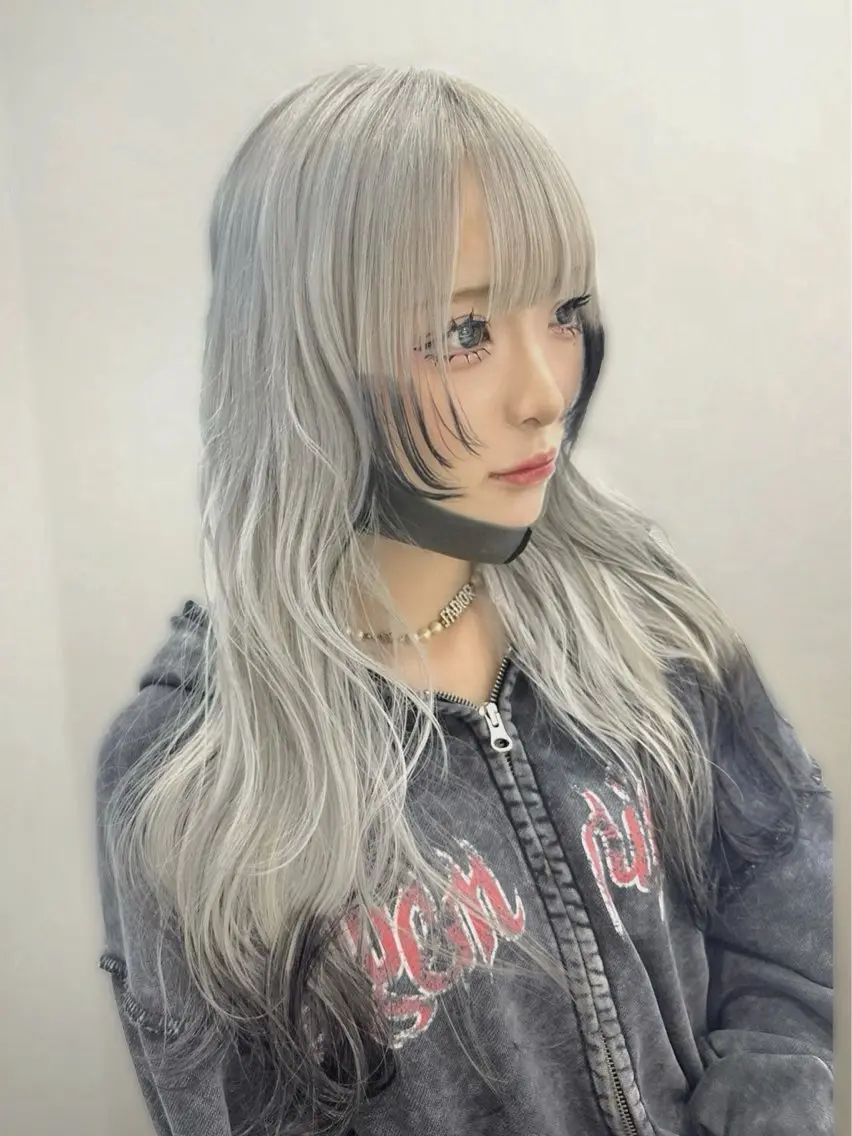 ロング カラー シルバー ホワイトシルバー レイヤーカット 尾関 隼多のヘアスタイル