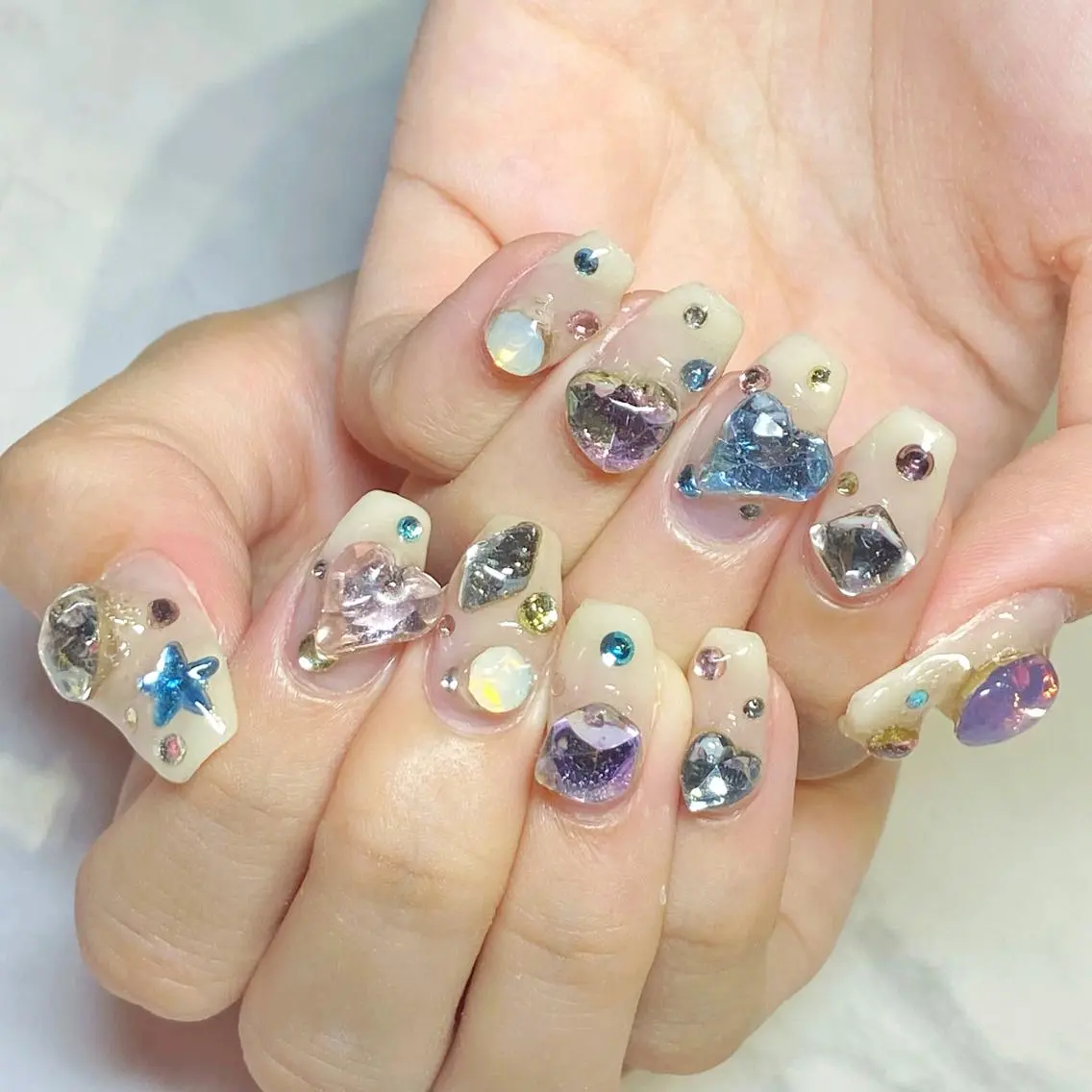 ネイル ジェルネイル ソフトジェル YUN 💅のネイルデザイン
