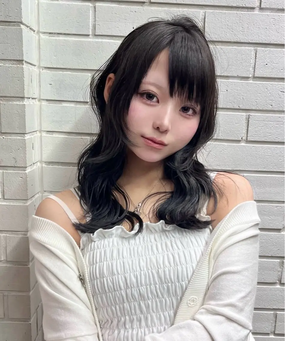 セミロング カラー ヘアアレンジ 顔まわりレイヤー 顔周りカット レイヤーカット 山本 来夢のヘアスタイル