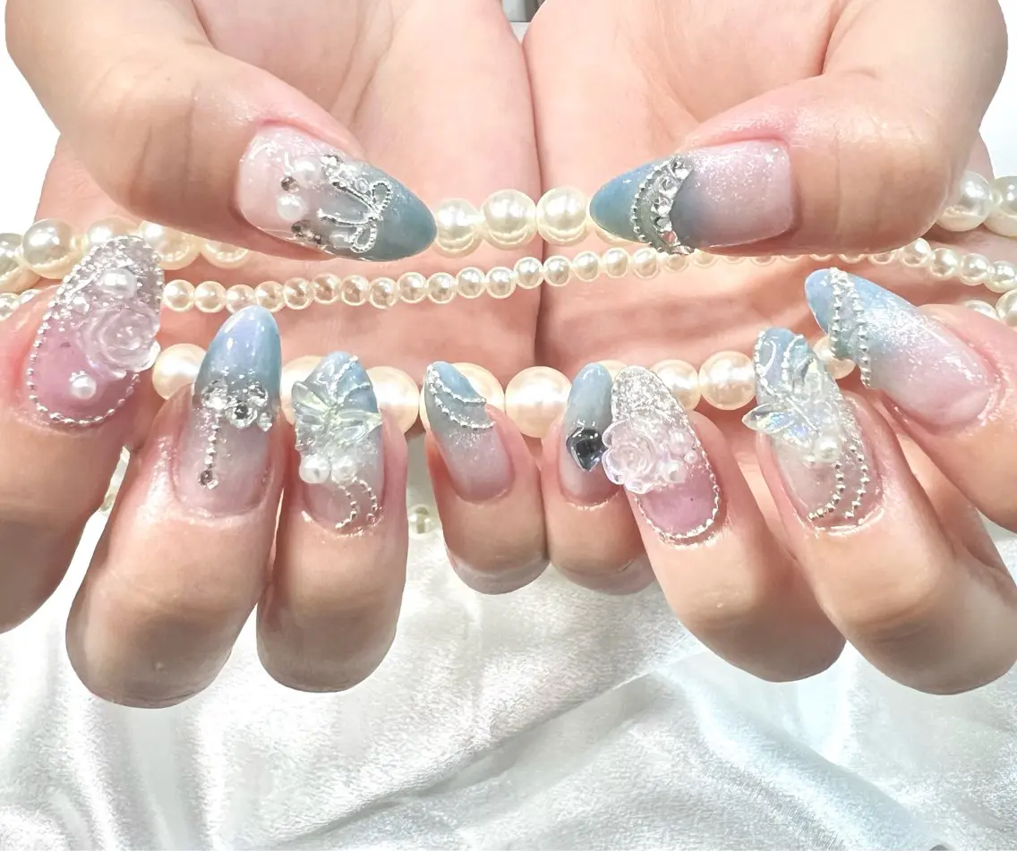 ネイル ブルー フラワーネイル グラデーション キラキラネイル ピンク ハンドネイル Sora Nailのネイルデザイン