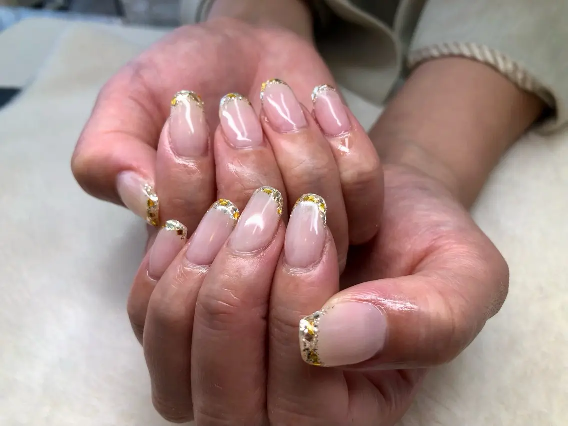 ネイル フレンチネイル ガラスフレンチ キラキラネイル ハンドネイル ハンドケア 心斎橋Salon Epokkuのネイルデザイン