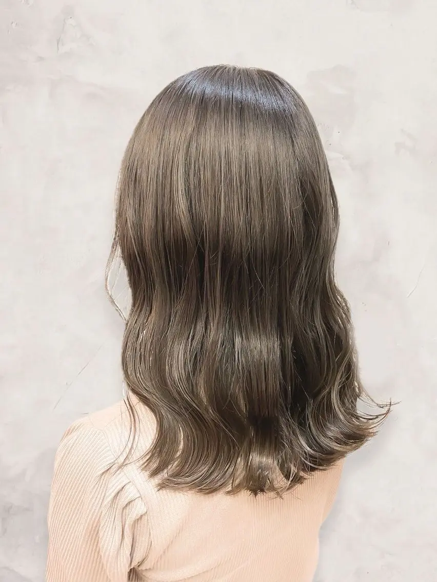 セミロング カット ヘアカラー 谷口 琉希のヘアスタイル
