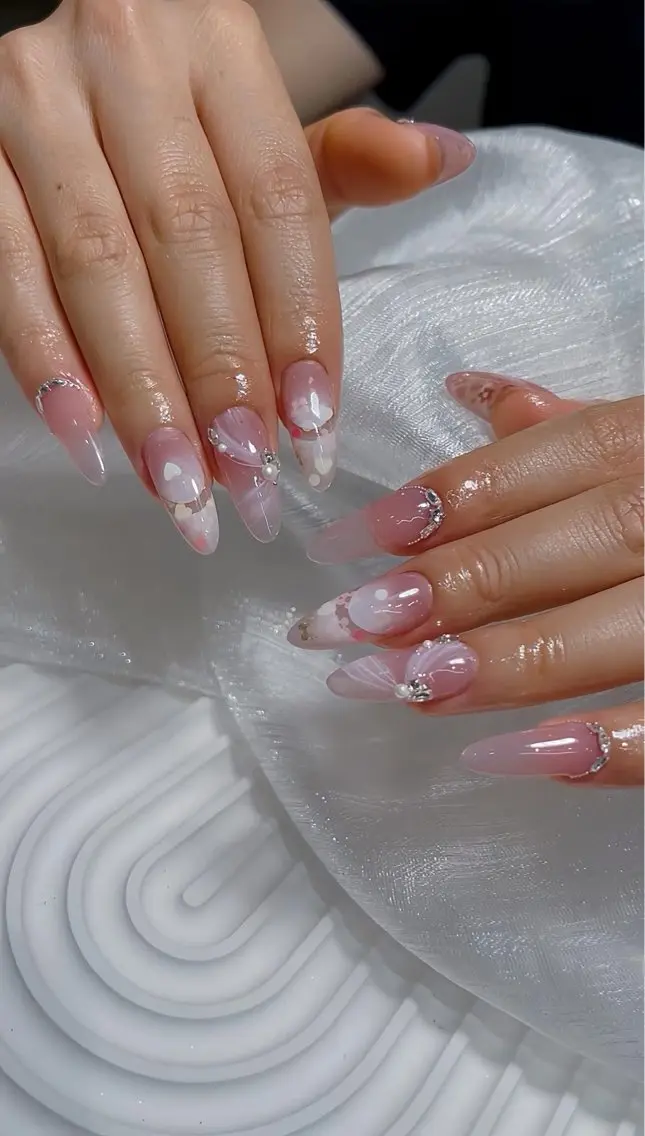 ネイル チークネイル フレンチネイル グラデーション キラキラネイル 韓国ネイル ハンドネイル Minette nailHuongのネイルデザイン