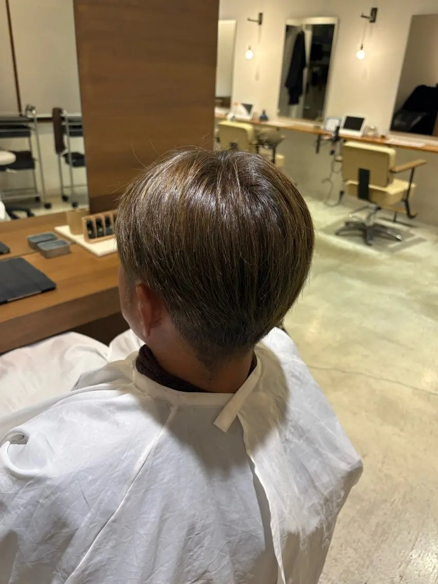 ショート ヘアカラー 藤本 梨那のヘアスタイル