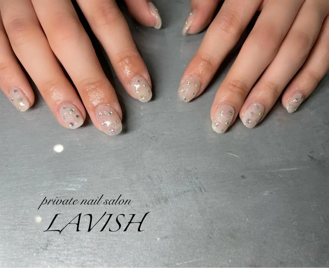 ネイル フレンチネイル ガラスフレンチ 氷ネイル・うるうるネイル 韓国ネイル ニュアンスネイル LAVISH 大和店 emi・:*+のネイルデザイン