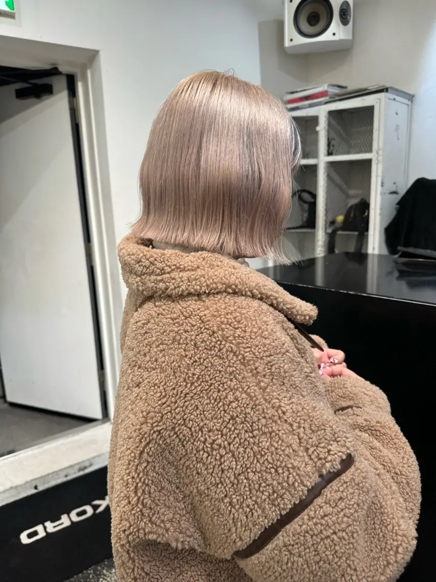ミディアム カラー ヘアアレンジ ベージュカラー ブリーチ ホワイトベージュ カット ヘアカラー トリートメント 艶ハイトーン/ヘア アレンジAYAKAのヘアスタイル
