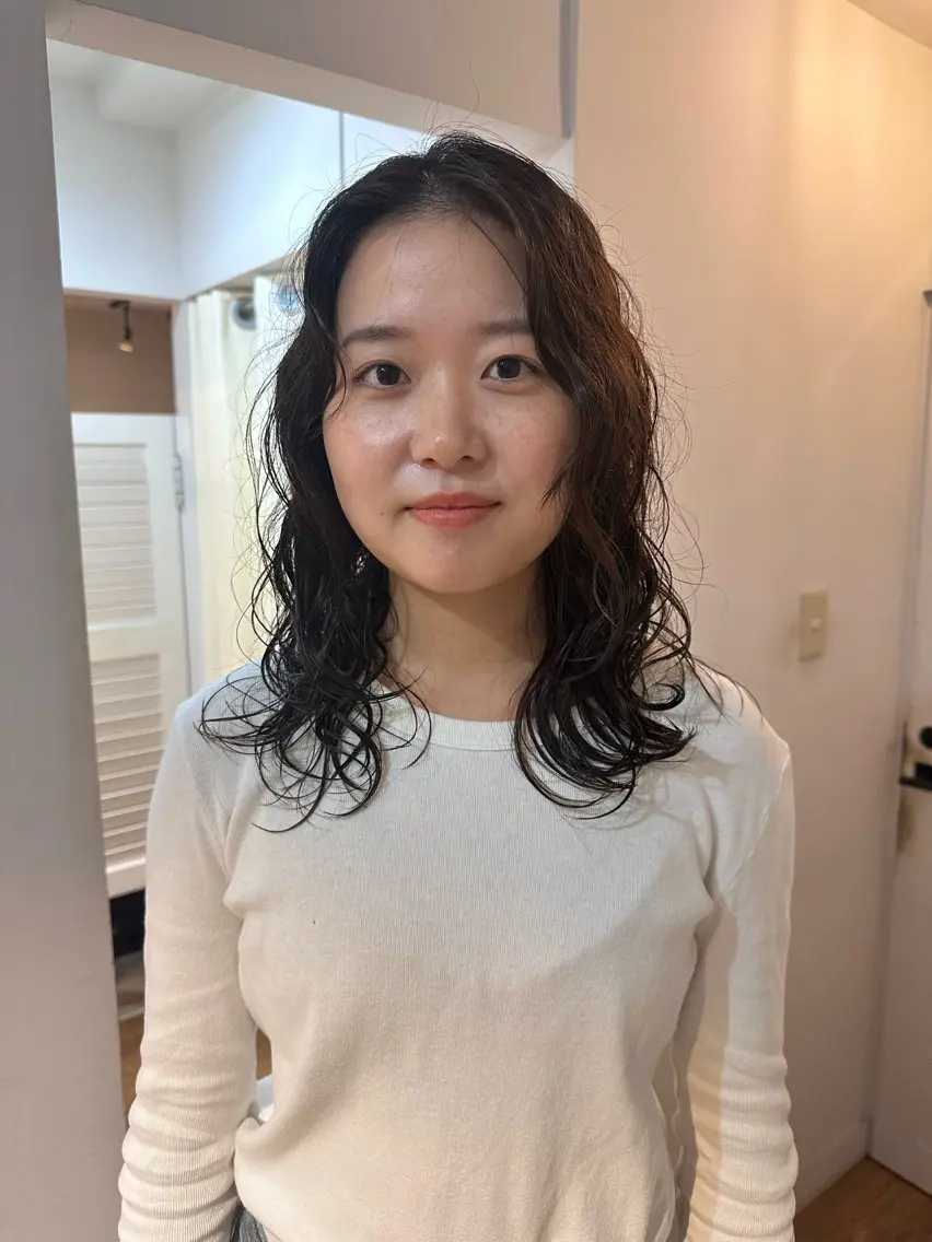 ミディアム パーマ ミディアムパーマ 韓国風ヘア レイヤーカット カット パーマ トリートメント nanaka/ レイヤーカットのヘアスタイル