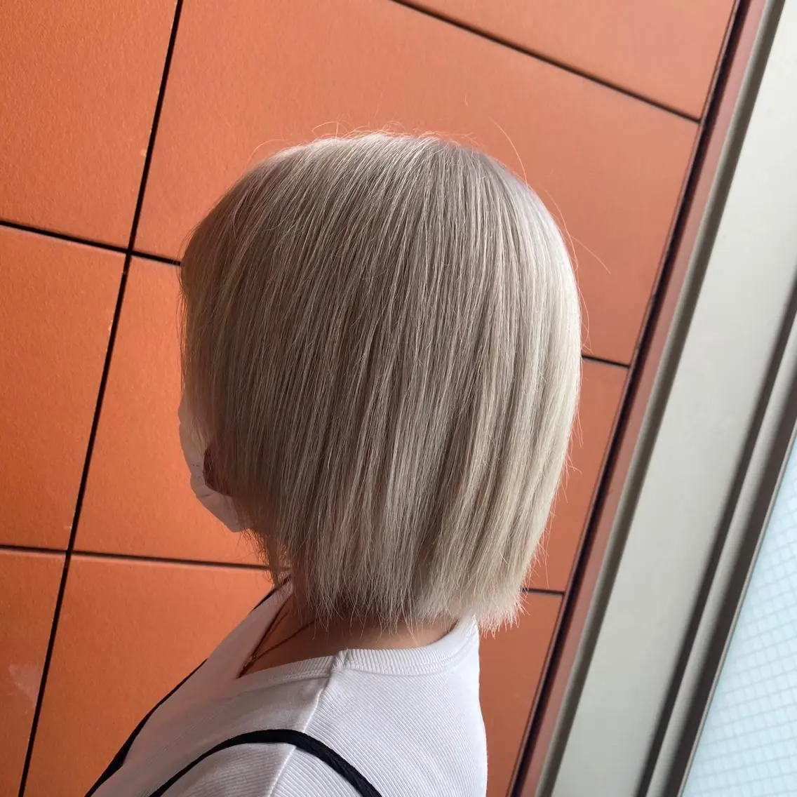 ショート カラー ブリーチ ブロンド ケアブリーチ イルミナカラー ホワイトブロンド 井手 孔介のヘアスタイル