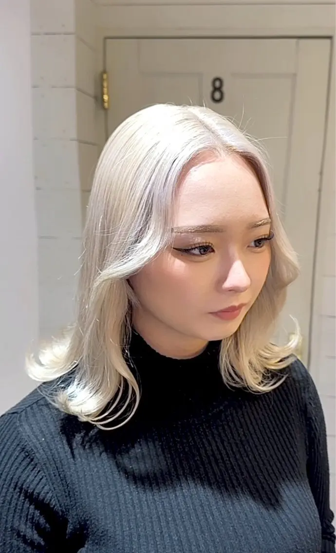 明るくしたい方✨️トリプルカラー➕トリートメント（ブリーチ2回）￥12.980-の写真