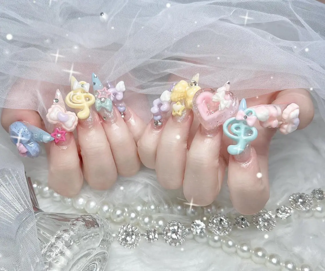 ネイル ブルー 長さ出し フラワーネイル キラキラネイル 水色 ハンドネイル フットネイル Umee Nailのネイルデザイン