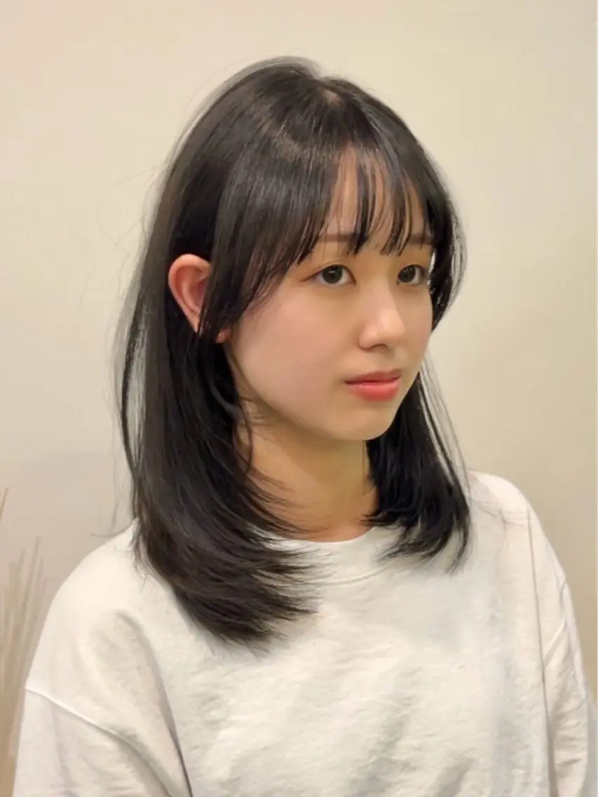 ミディアム カラー グレージュ くびれヘア 顔まわりレイヤー 韓国風ヘア レイヤーカット カット ヘアカラー VIEW EHIME 齋藤  あつきのヘアスタイル