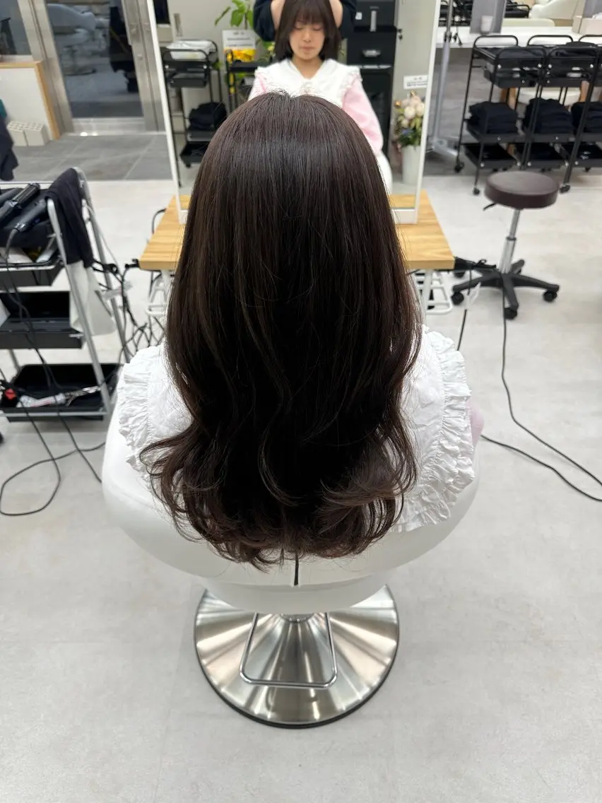 ロング カラー グレージュ 丸山 心 / 艶カラーのヘアスタイル