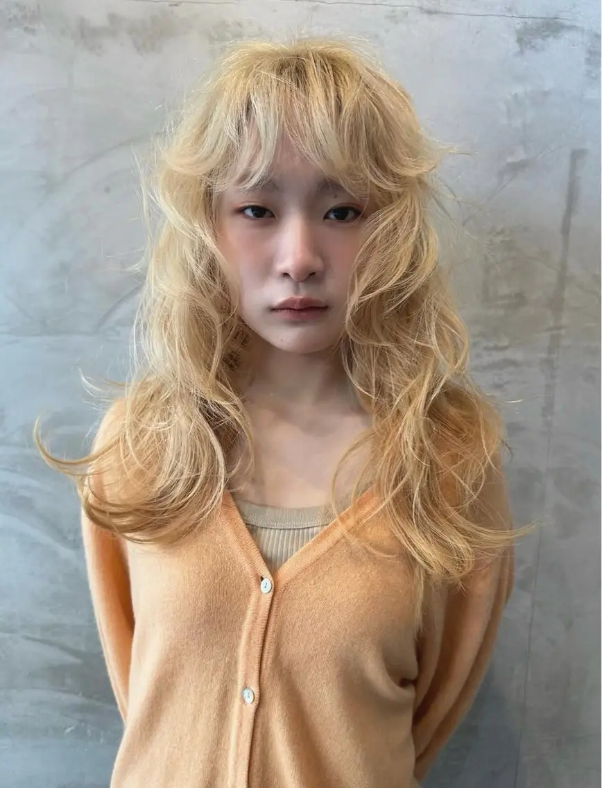 ロング カラー ヘアカラー momona english okのヘアスタイル