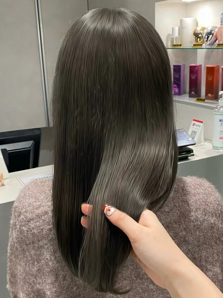 ミディアム ヘアカラー トリートメント 上品ハイトーン×艶 カラー🤍／ふうかのヘアスタイル