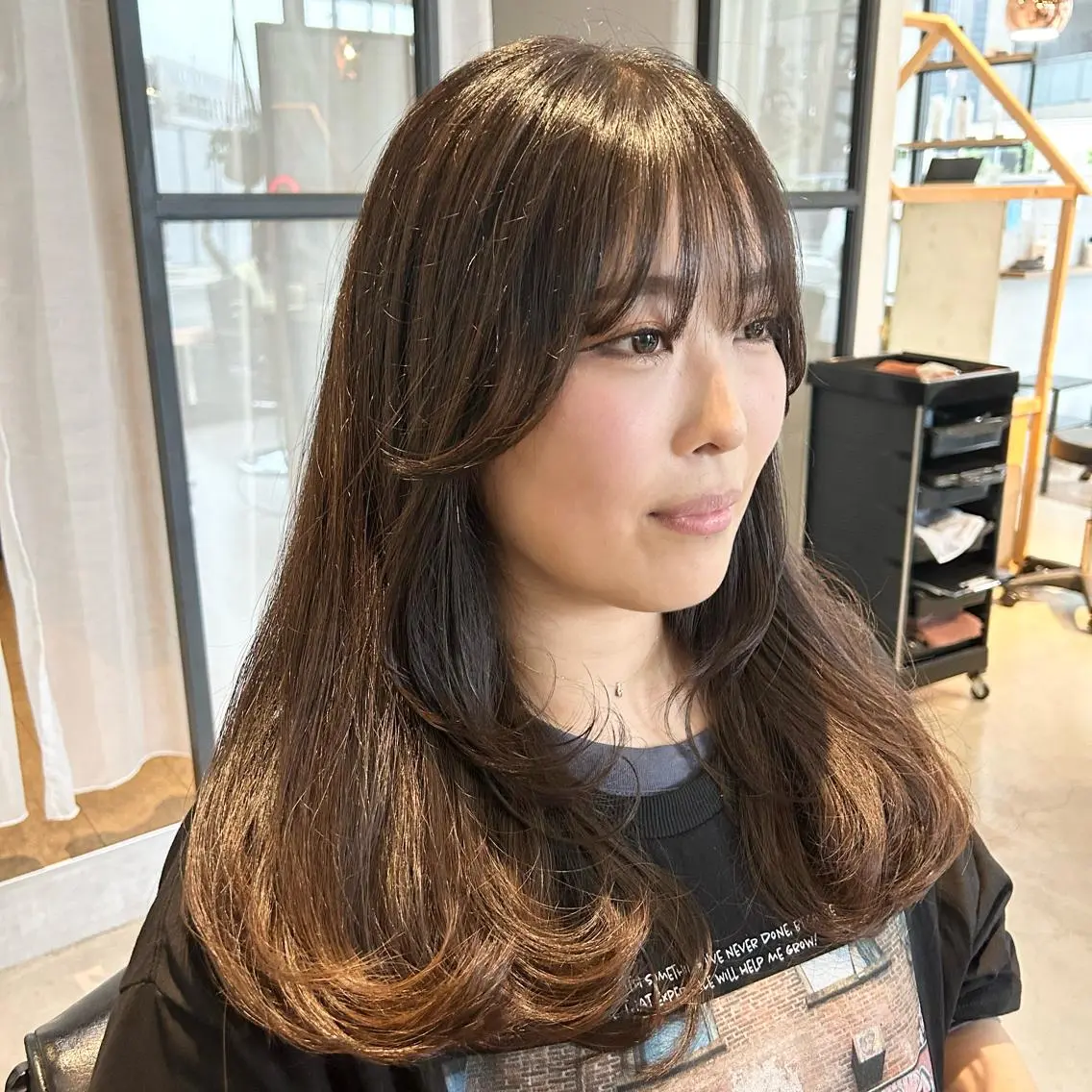 ロング 顔周りカット レイヤーカット 烏丸/顔周りカット/ 暖色カラー/奈実のヘアスタイル