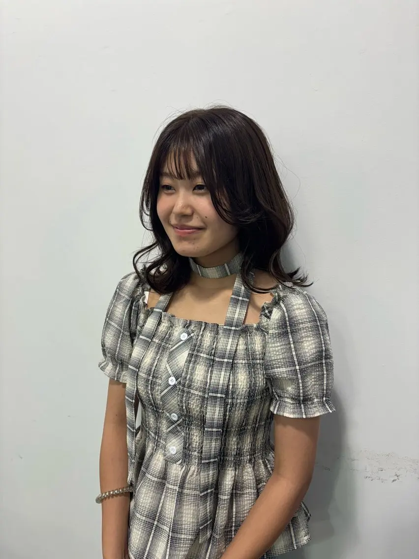 ミディアム カラー ミディアムレイヤー ブラウンカラー レイヤーカット カット ヘアカラー 小嶋 咲輝のヘアスタイル
