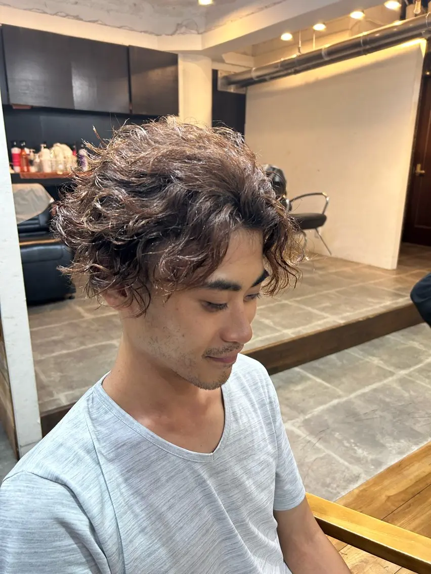 ショート パーマ メンズ メンズ韓国風 メンズパーマ メンズスパイラルパーマ メンズツイストパーマ ツイストスパイラルパーマ ヘアカラー トリートメント メンズパーマ 髪質改善☆有馬のヘアスタイル