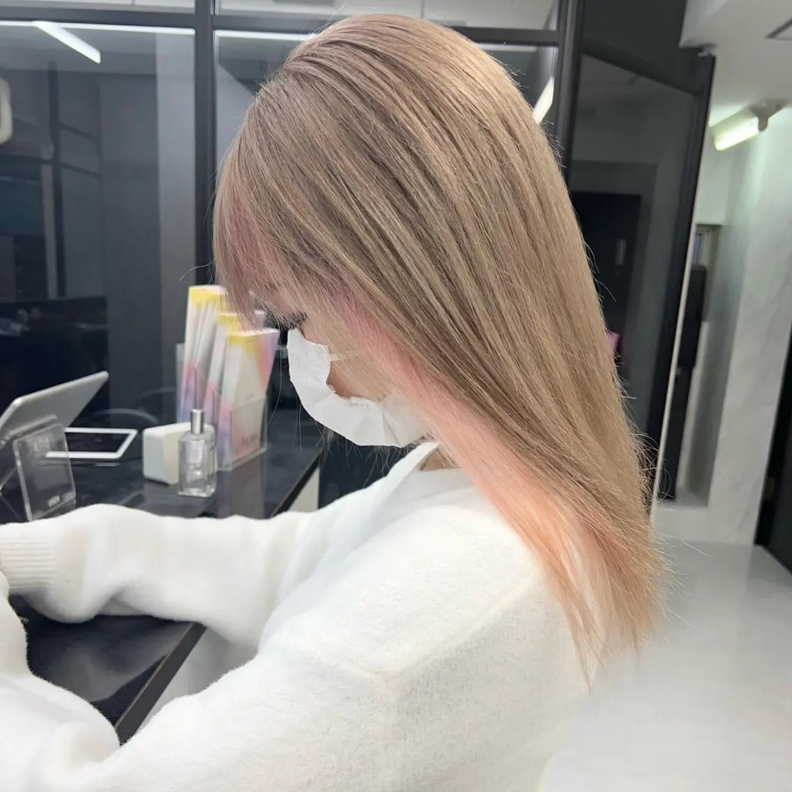 セミロング カラー シールエクステ ハイトーンカラー エクステ ヘアカラー シールエクステ特化 ハイトーン、NANAのヘアスタイル