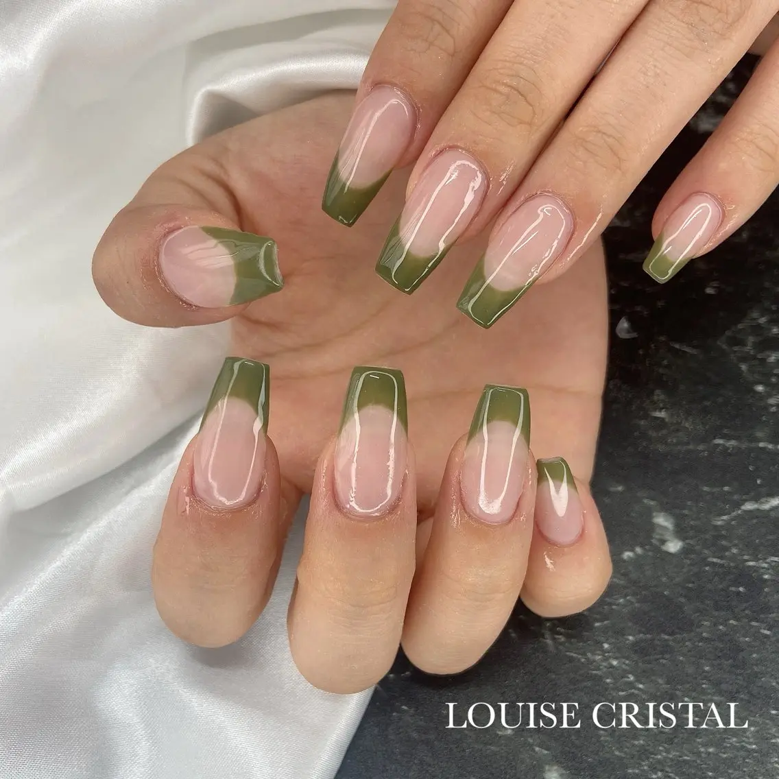 ネイル フレンチネイル ハンドネイル LOUISE CRYSTALのネイルデザイン