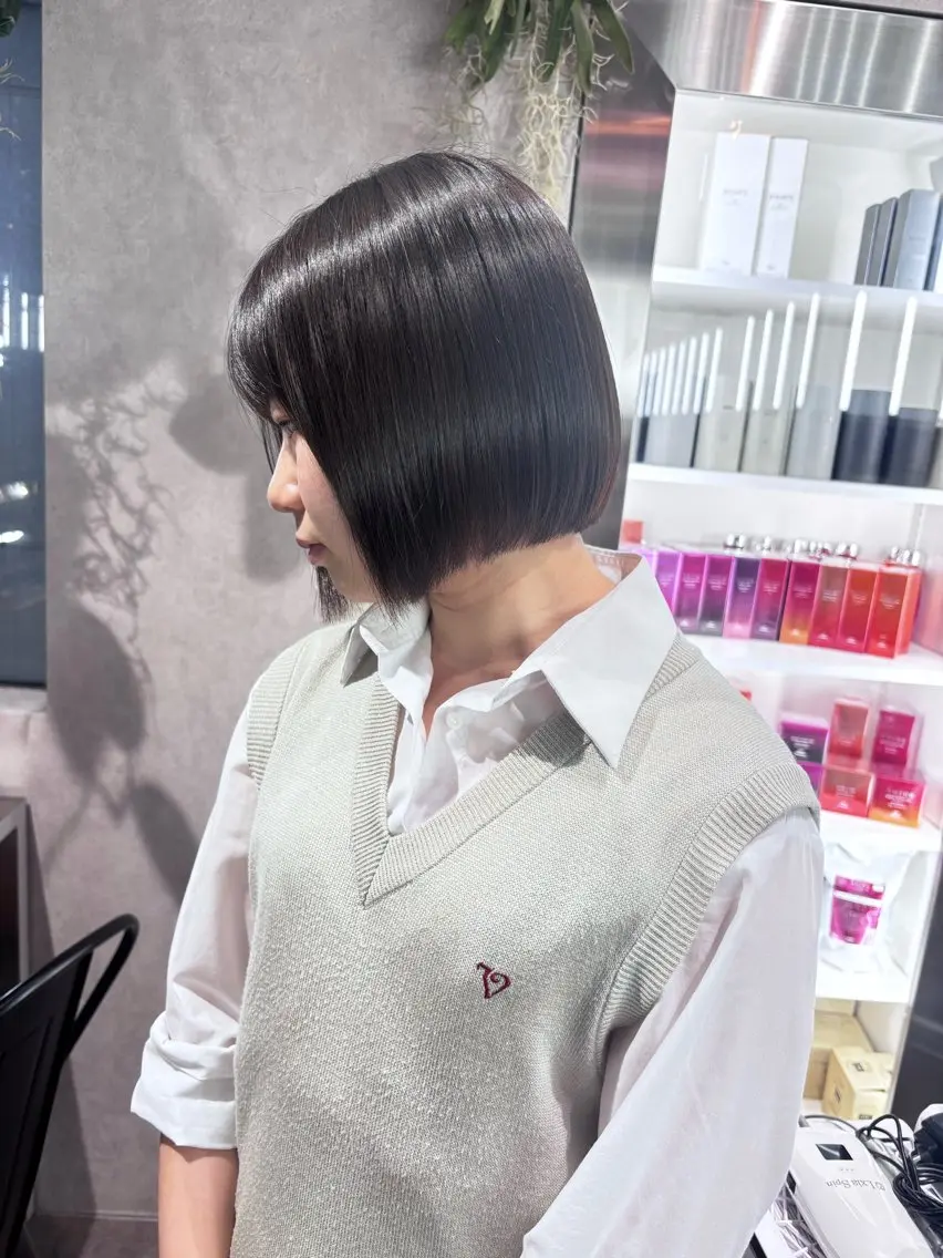 ミディアム カラー ヘアアレンジ 切りっぱなしボブ ブリーチ ダブルカラー イヤリングカラー ハイライトカラー カット iona/ハイトーン /ネイルのネイルデザイン