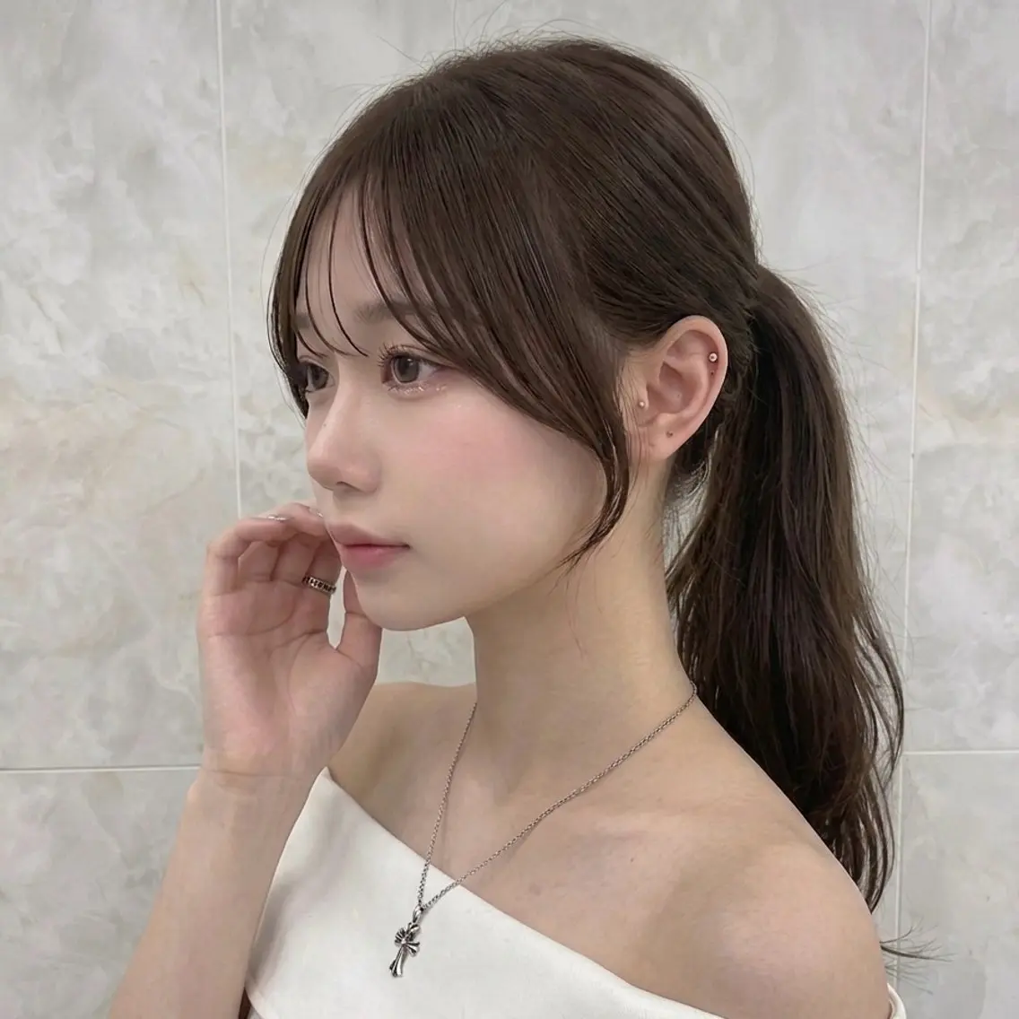 セミロング 顔周りカット カット トリートメント 🦋Yui🦋透明感 /ベージュ/Wカラーのヘアスタイル
