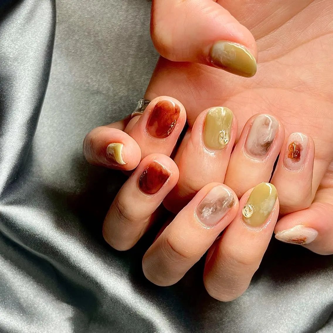 ショート カラー パーマ ヘアアレンジ メンズ キッズ ネイル マツエク・マツパ アイブロウ ブラウンカラー カラーマツエク ブラウン el. by Aoのネイルデザイン