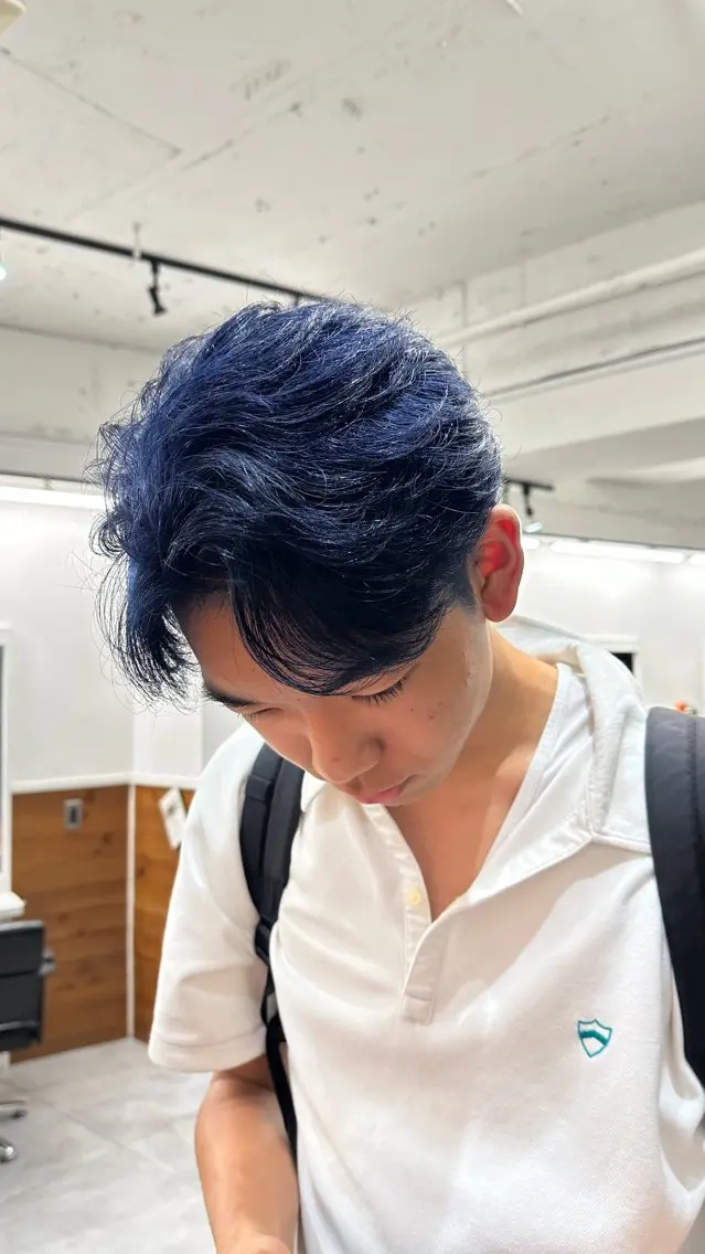 ショート カラー メンズ メンズブリーチ 黒髪 ブリーチ ブルーカラー ブルーブラック カット ヘアカラー トリートメント MEN’S HAIR 🌊YUNAのヘアスタイル