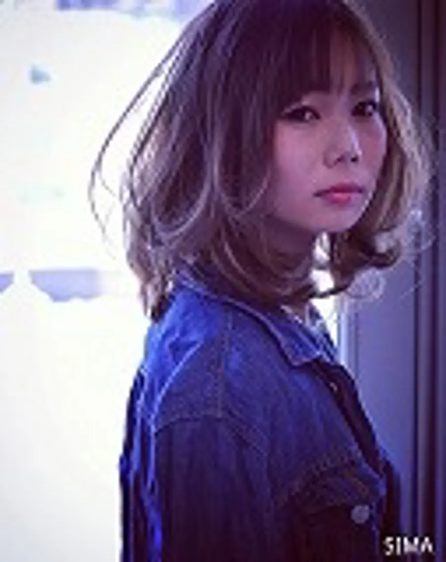 ミディアム シ マのヘアスタイル
