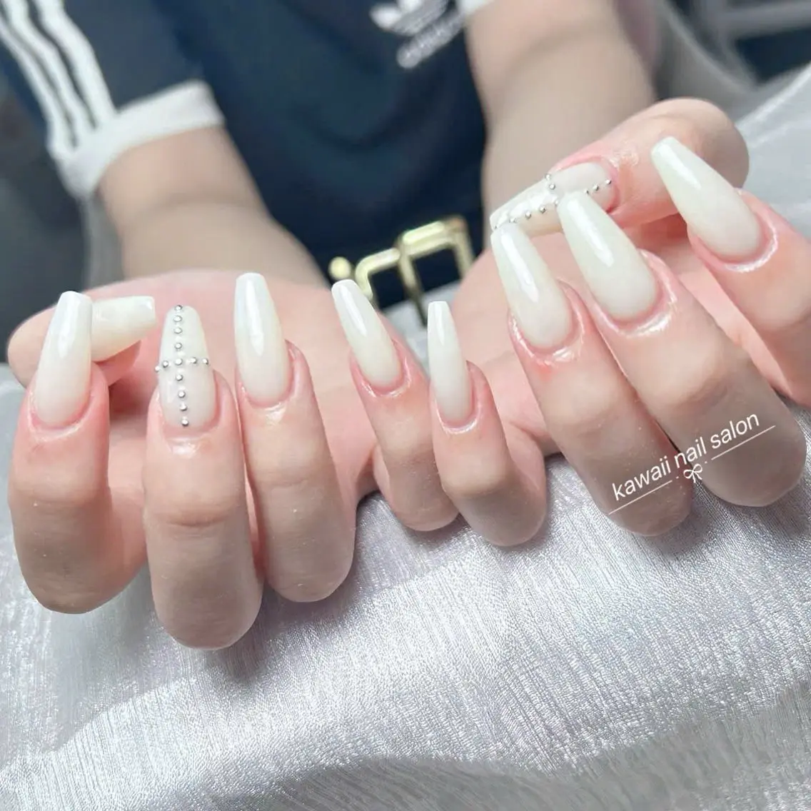 ネイル ドット フットネイル フレンチネイル 韓国ネイル マグネットネイル Hina KawaiiNailのネイルデザイン