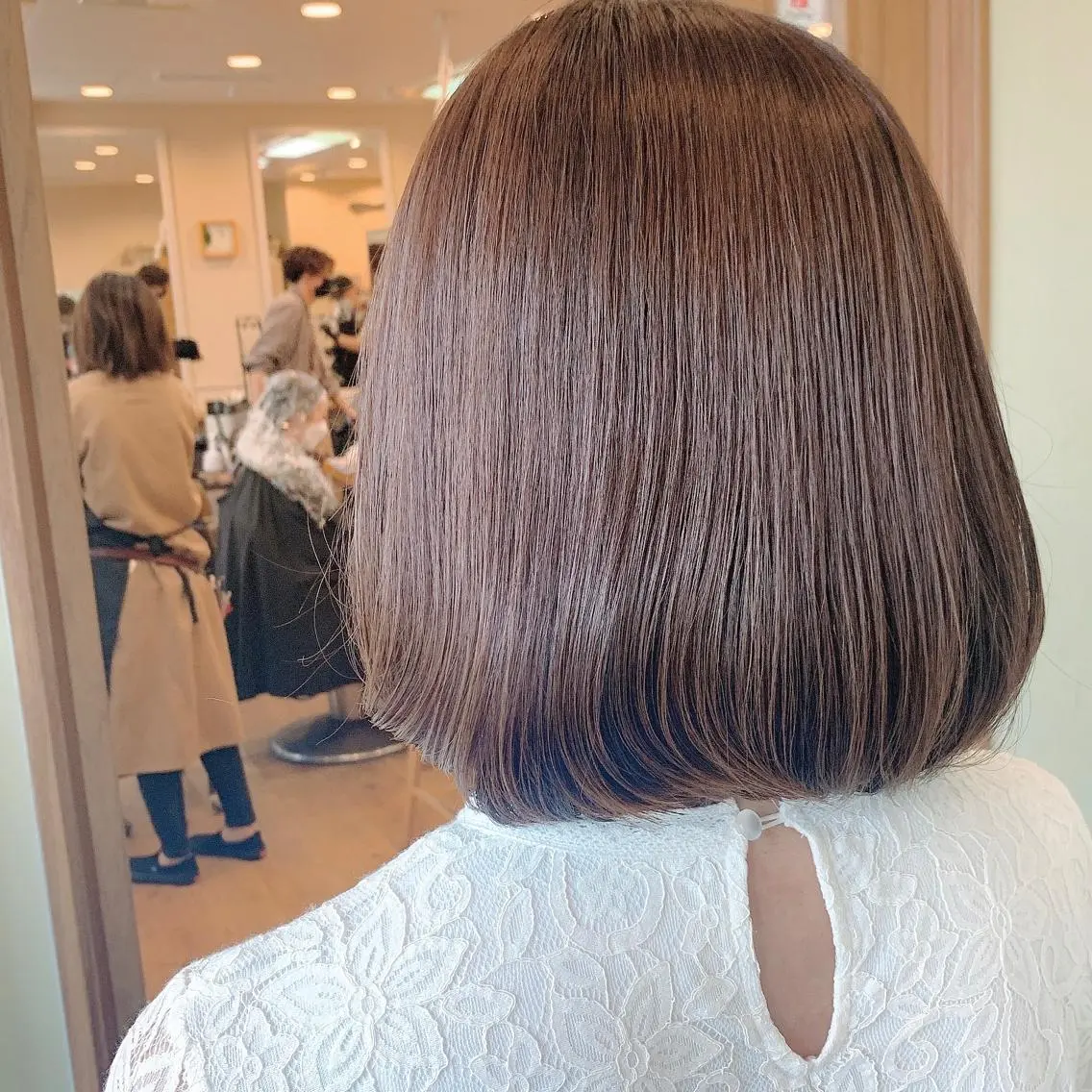ショート カラー ブラウンカラー グレージュ ボブ 韓国風ヘア NUMBER_ ユイナのヘアスタイル