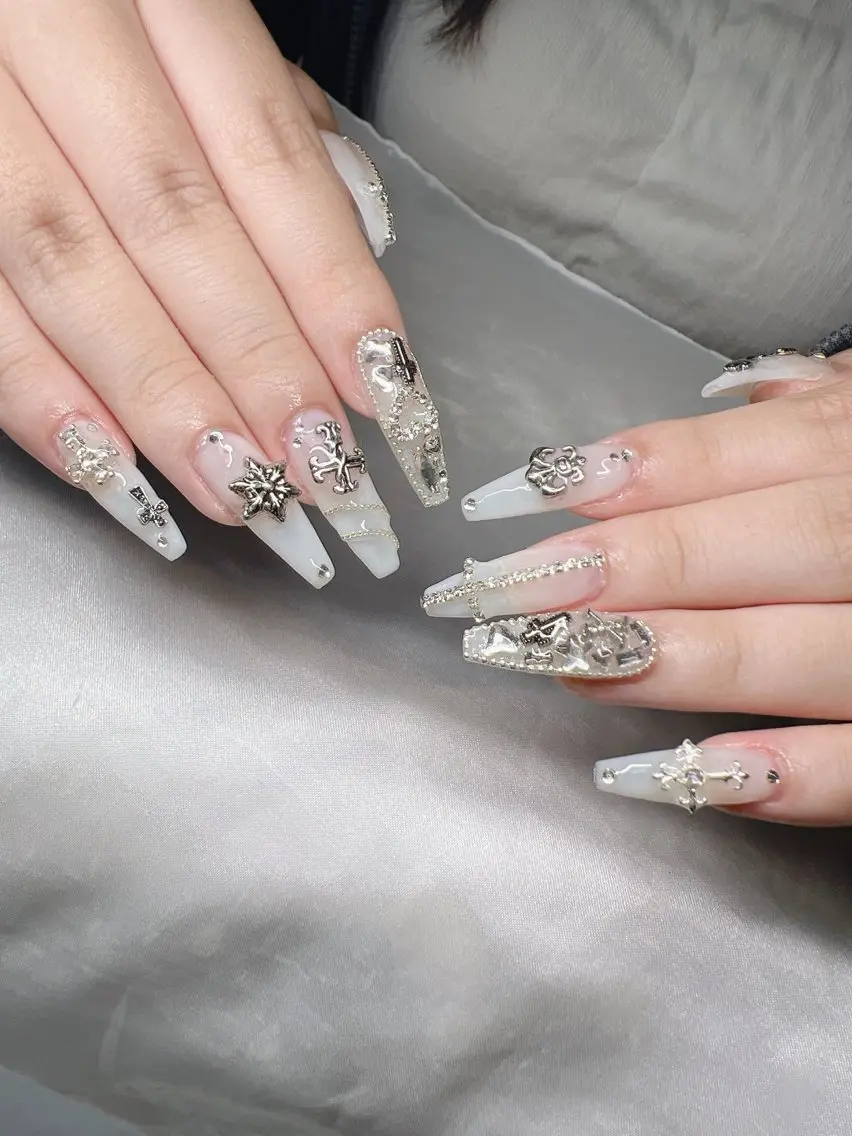 ネイル 長さ出し グラデーション キラキラネイル マグネットネイル ニュアンスネイル ハンドネイル Lee Nailsのネイルデザイン