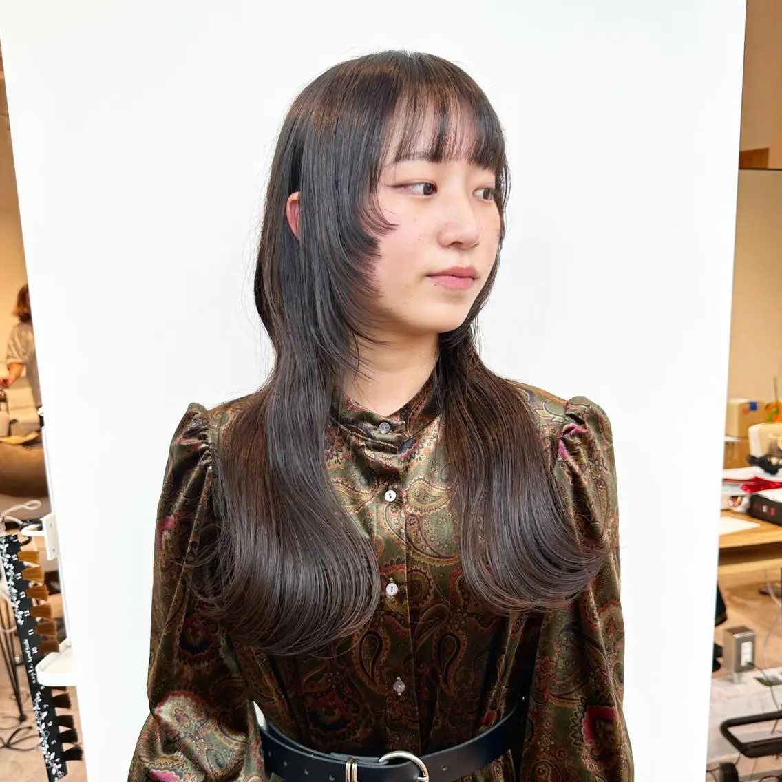 ミディアム ボブ 顔まわりレイヤー 顔周りカット ハッシュカット 姫カット カット トリートメント 大阪ウルフカット ハッシュカットのヘアスタイル