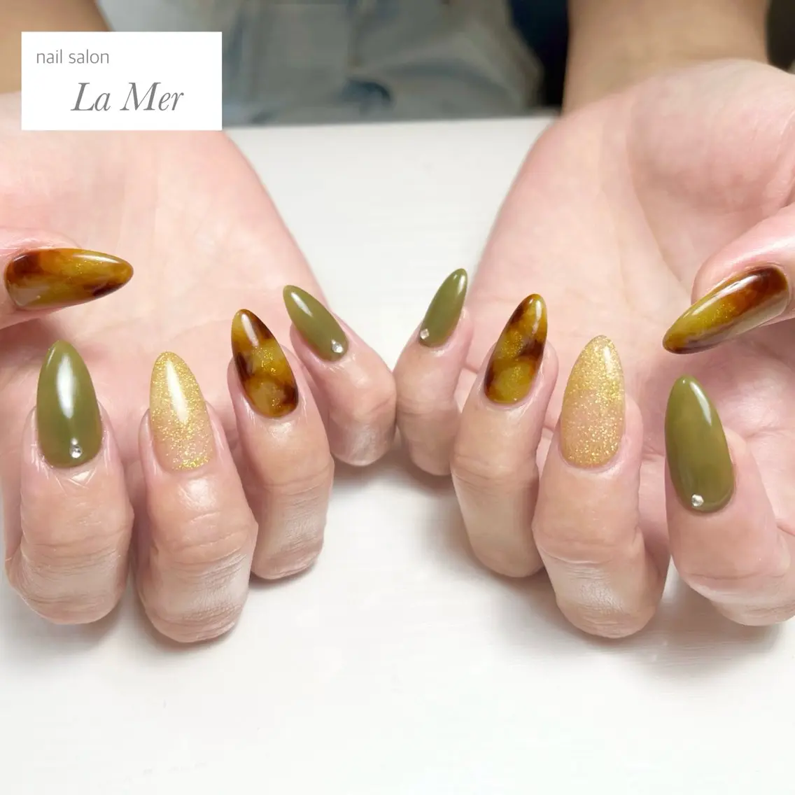 ネイル べっ甲ネイル ゴールド グリーン ロングネイル ニュアンスネイル nailsalon La Merのネイルデザイン