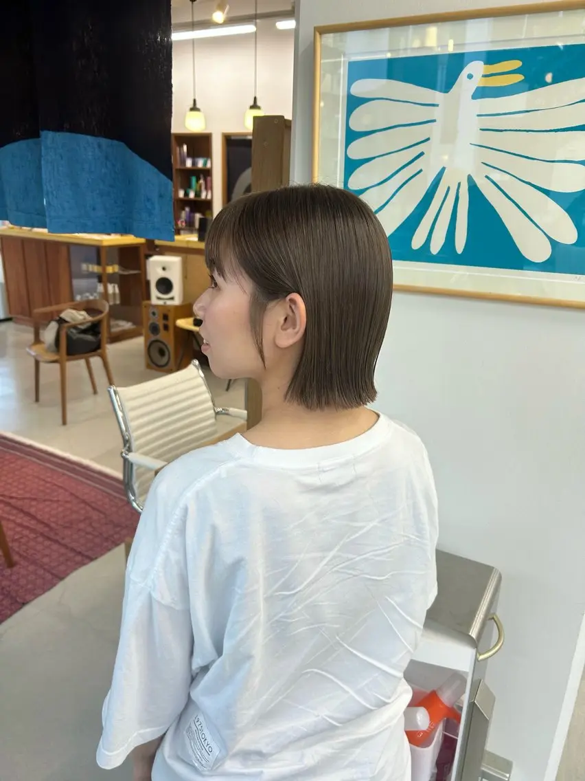 ショート カラー グレージュ イルミナカラー オリーブグレージュ オリーブグレー 藤原 あかりのヘアスタイル